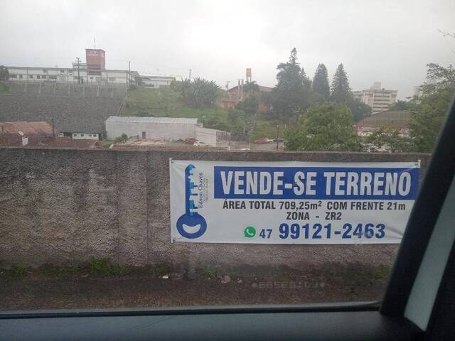 Frente 21 mts